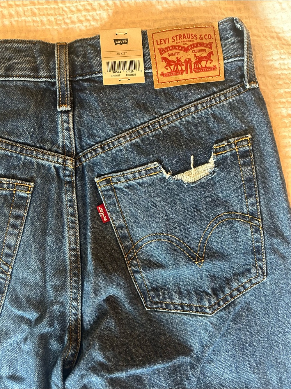 Levi's Women’s Distressed Dark Blue Relaxed High Wasited Jeans - Picture 4 of 5
